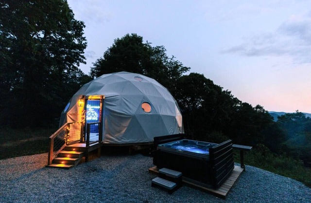 Asheville Luxury Glamping Dome | Mtn View, Hot Tub