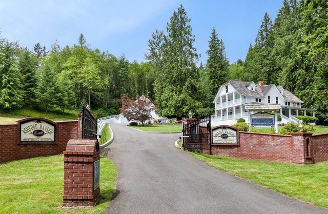 Ashford Mansion. AUCUN FRAIS DE NETTOYAGE. W / HOT TUB