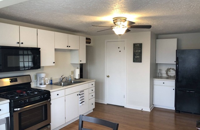 Ashland Home- Great Location with nice new furnishings