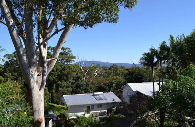 Ashmore - Four bedroom home, easy walk to shops and beach, back deck with a view