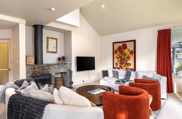 Aspect 5 - 3 bed & loft Chalet a stones throw from everything Thredbo has to offer