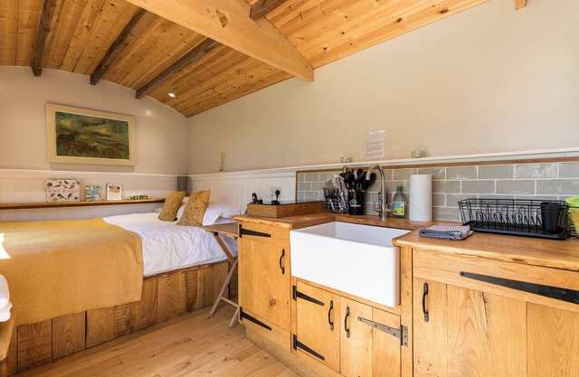 Well equipped Shepherds Hut at Westerlands Farm, The South Downs National Park