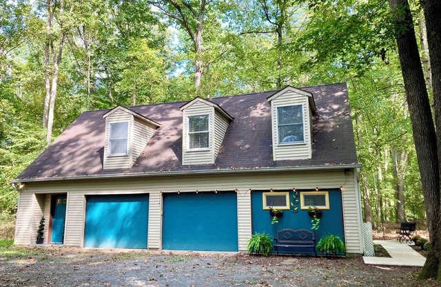 Aspen Woods - Spacious Apt w/ Private Garage