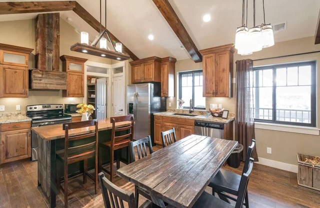 Magnifique condo neuf! Jusqu'à 11 personnes au coeur du centre-ville