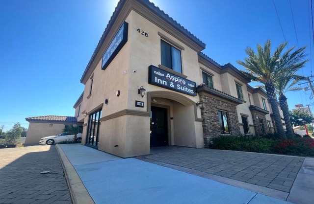 ASPIRE INN & SUITES Orange
