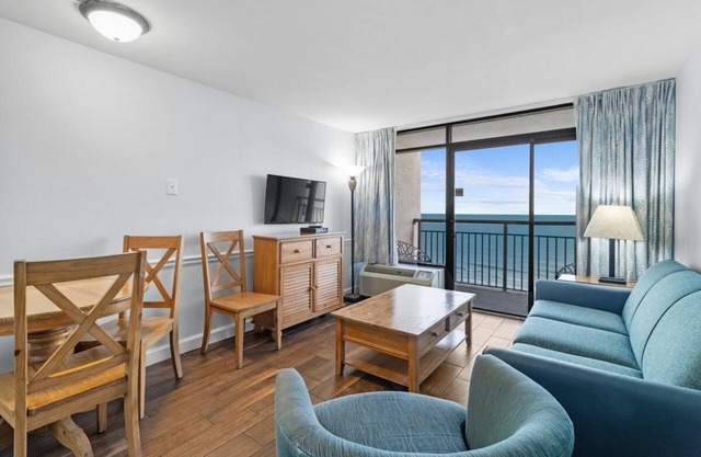 Astonishing Oceanfront Suite w/ Breakfast 10th Flr