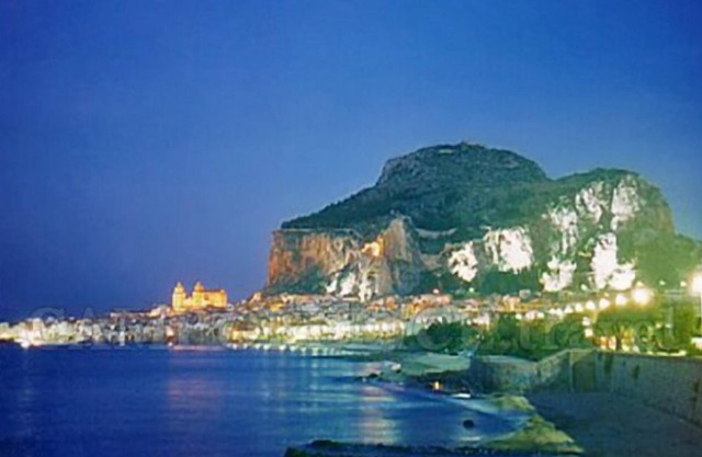 À 20 MÈTRES (REAL!) de la plage avec accès direct! 10 minutes de Cefalu