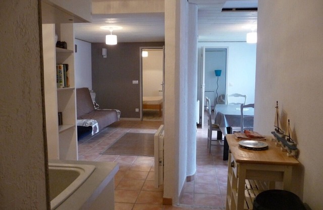 A 80m des plages, appartement T2/3, 4 couchages saint Cyr sur mer, parking.