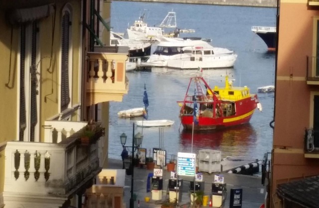 AU PORT DE SANTA MARGHERITA 010054-LT-0220