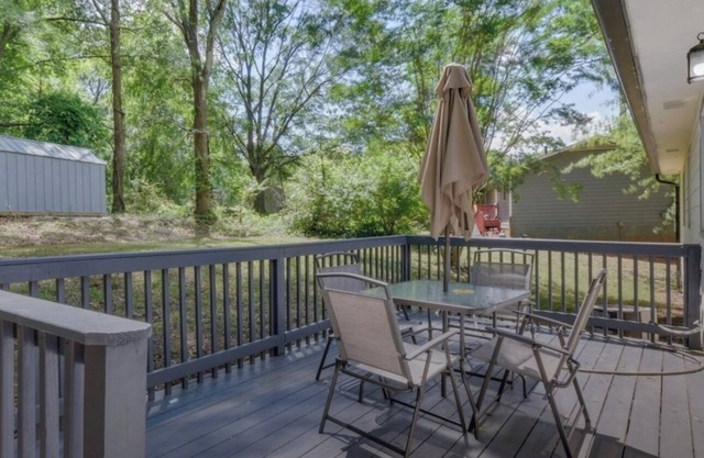 Athens home w/Deck-Near Sanford Stadium!!!