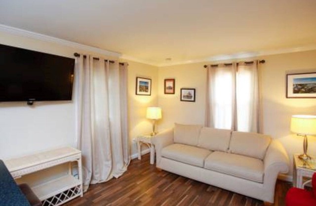 «Athènes d'Amérique», Annapolis Apartment One B