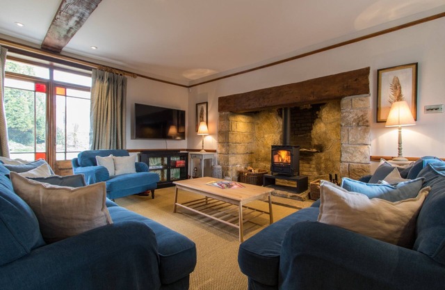 Atherstone Farmhouse - ferme au toit de chaume qui dort 14 invités dans 6 chambres