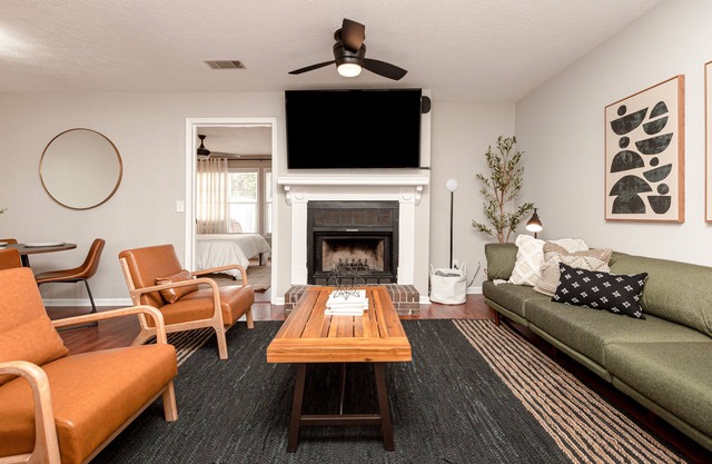 AtHome+1 Stay | 3BR Townhouse | RAFB