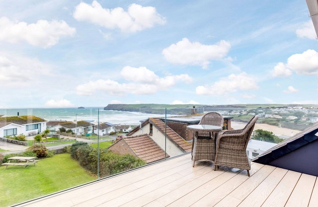 ATLANTIS, pet friendly, country holiday cottage in Polzeath