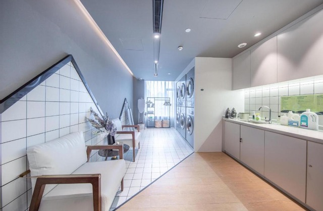 Atour Hotel Yuzhong Yuci Incity
