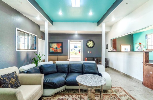 Atria Inn & Suites By OYO, Jourdanton, TX