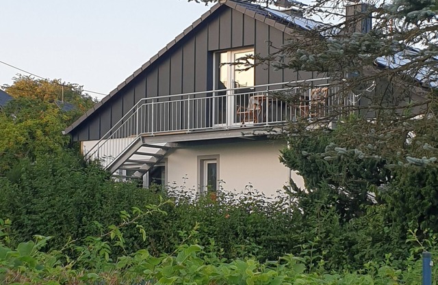 Maison avec vue, terrasse et jardin d'hiver