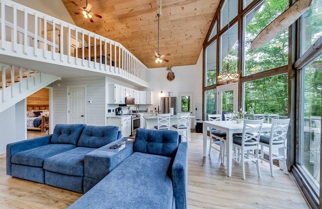 Attitude Adjustment Mountain Chalet w/Private Hot Tub