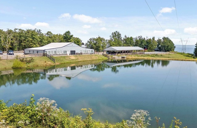 NOUVELLE CABINE! INCROYABLE! PISCINE INTÉRIEURE! BAIGNOIRE, CHEMINÉE, PUITS DE FEU! Chatt TN 21 miles