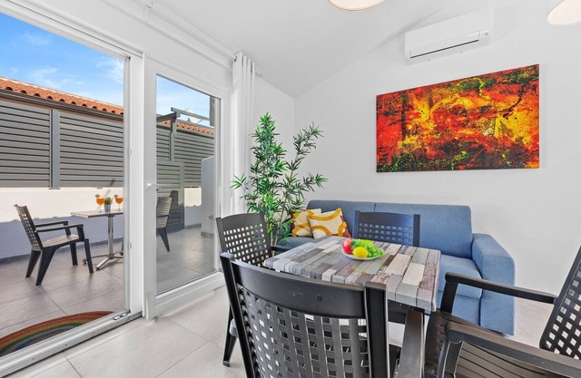 Bel appartement à Peroj avec terrasse