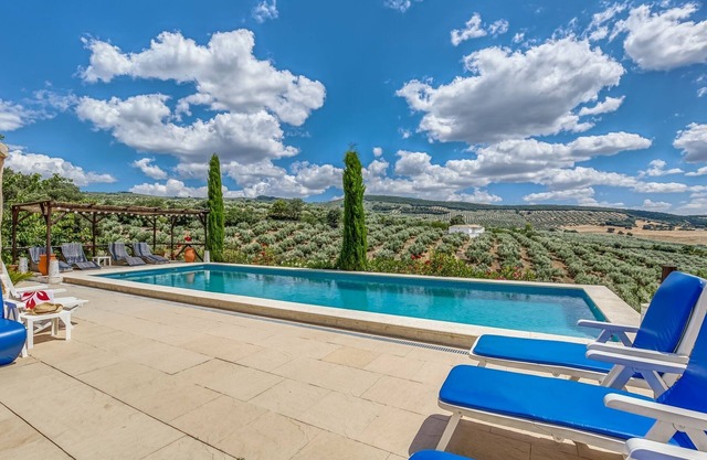 Jolie villa à Montefrio avec piscine privée