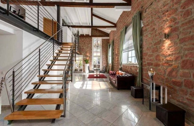 Außergewöhnliches Loft mit Grenzenloser Freiheit und Authentischem Flair