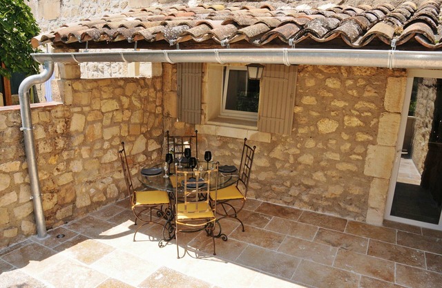 Au Mazet de Carmélina vieille bâtisse de 1850 situé en plein coeur des Alpilles