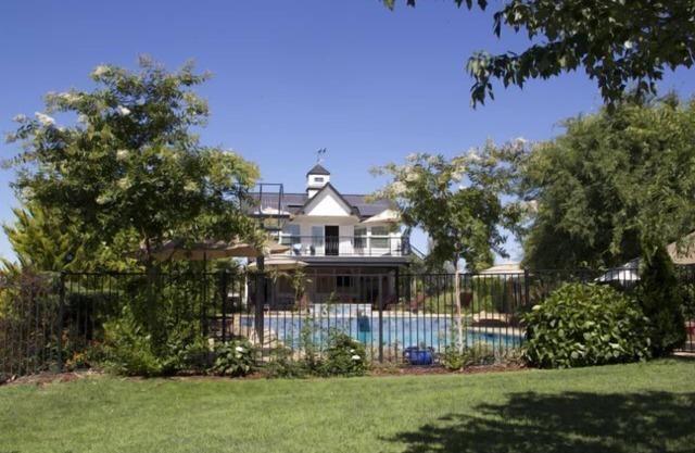 AUBURN RURAL POOL HOUSE, SPA ET JUSTIFICATION