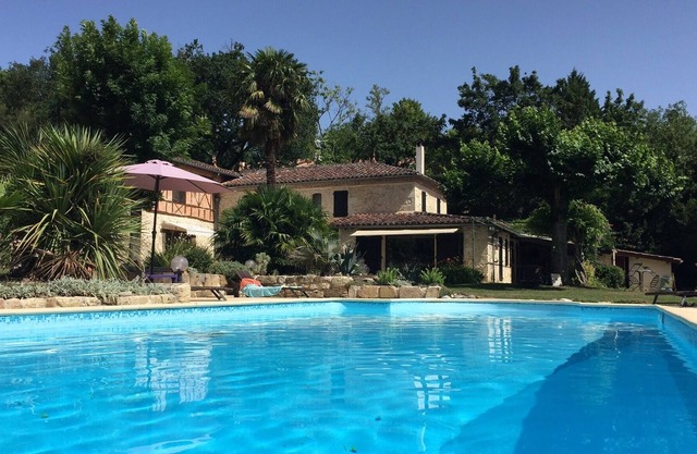 Auch ,belle Propriété proche du centre et au calme ,piscine ,parc ,wifi