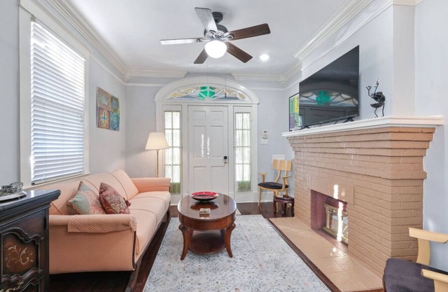 Audubon-Shotgun Bungalow with Off-Street Parking
