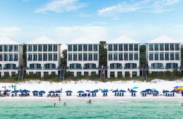 Bouts dans le front de sable, accès à la piscine, 3 grands balcons, ascenseur !!!