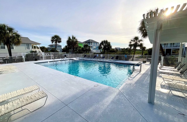 Beach/Pools/Tennis & Pickleball