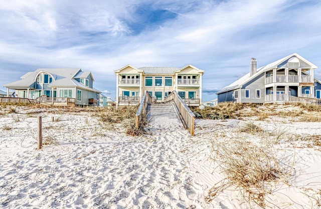Beachfront - Dogs OK - Pools & Pickleball