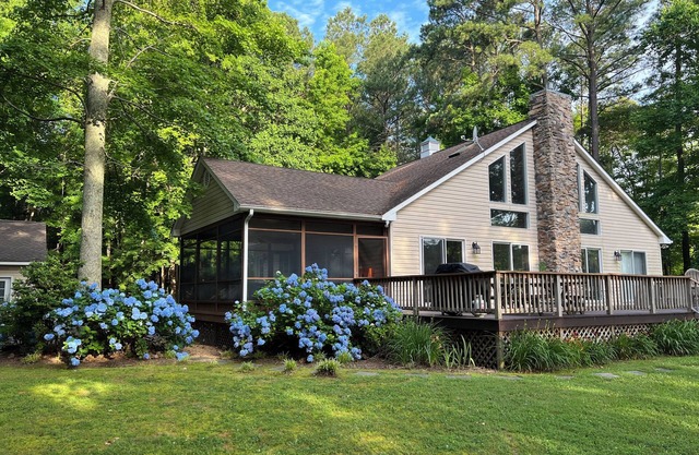 Serene waterfront getaway! Fish and crab from private dock! Pet-friendly!