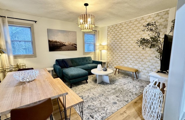 Augusta Charmer Perfect for Travelers / Mid Term Professionals / Extended Stay