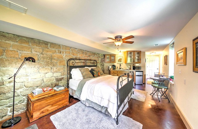 NOUVEAU! Augusta Studio at Halcyon Spa Bed & Breakfast