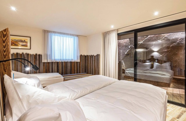 Appartement AUMIA Opal avec vue sur les montagnes, balcon et Wi-Fi.