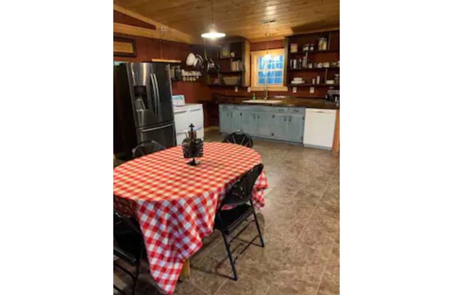 Aunt Sharon’s Bungalow