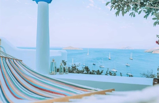 AURORA RETREAT LEROS