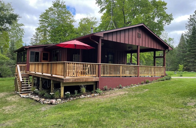 AuSable River 'Holy Waters' Cabine rustique avec air central
