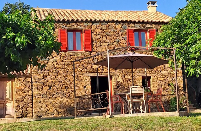 Maison de caractère, indépendante, avec piscine privée, tout confort