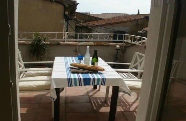 Joli maison de village rénovée, avec une terrasse. WI-FI Libre