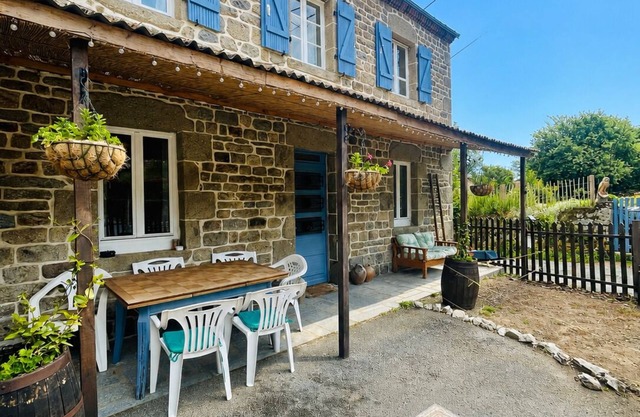 Ferme française authentique dans un cadre paisible à la campagne
