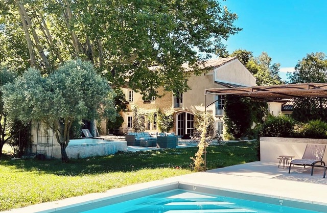 Mas Provençal vue sur le Mont-Ventoux 10 personnes-5 chambres-5 salles de bain