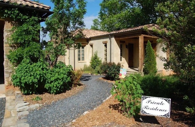 Authentic Italian Villa Surplombant Vineyard at Montaluce