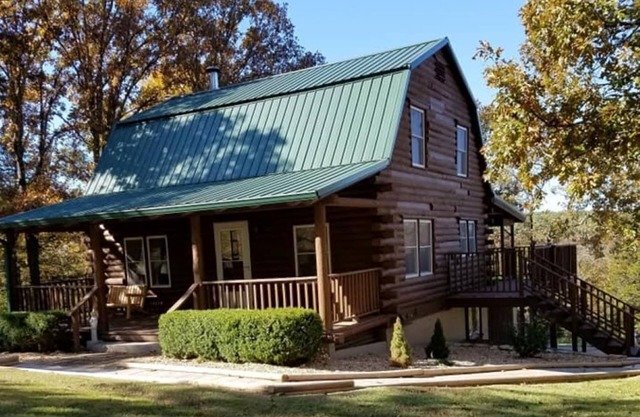Authentic Log Cabin in the Southern Ozark Mountains with private hot tub