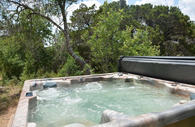 Authentique cabane en rondins avec bain à remous privé !!!!