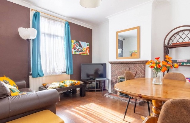 Authentic London - Four Bedroom Victorian House