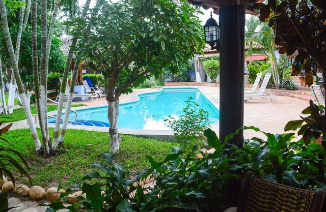 Appartement studio au bord de la piscine avec cuisine complète, à 1 minute de la plage de La Punta