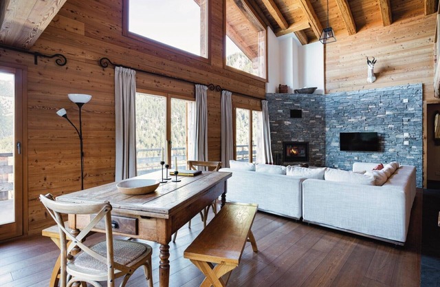 Authentic Swiss Spa Chalet Hot Tub & Sauna